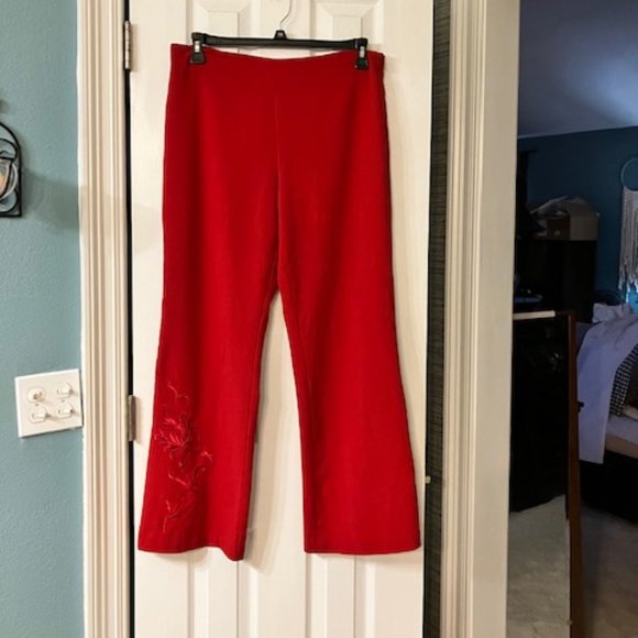WILDLIFE NEW YORK - Size 12 - Red Flared Pants w/ Floral Embroidered Pattern - Picture 4 of 11